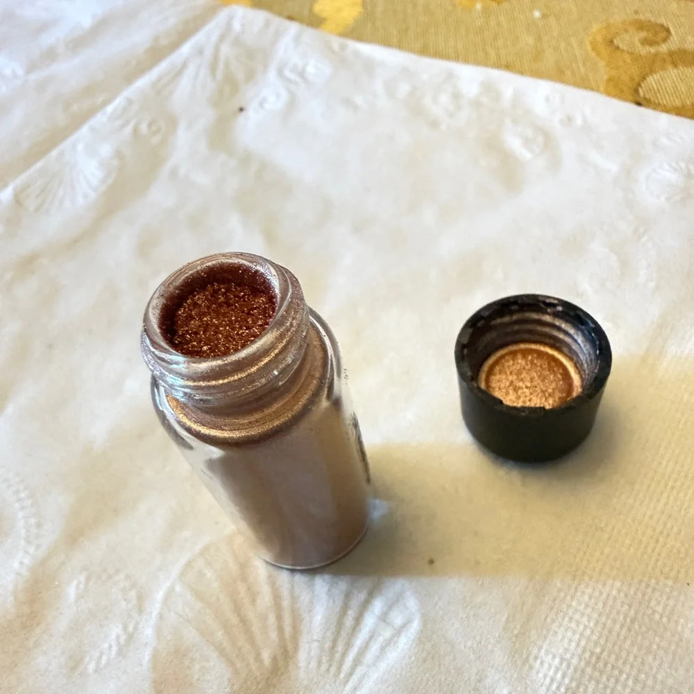 MAC Cosmetics Pigment in Gift of Glam